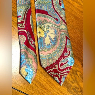 "Corbata vintage Karl Lagerfeld Italia | 100 % seda | estampado floral rojo cachemir | 60""" Foto 1 de 4