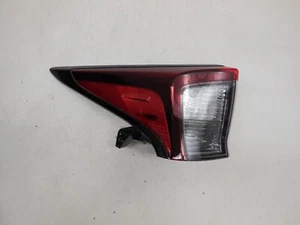 Luz trasera halógena izquierda del conductor Toyota Prius 2019-2020 - Imagen 1 de 8