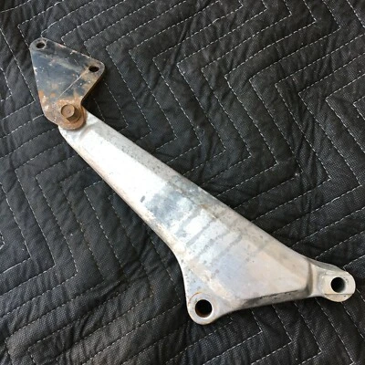 1977 1978 Honda CB750a Hondamatic suporte de pé traseiro esquerdo - Imagem 1 de 2