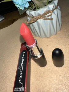 MAC Cosmetics Cximal Silky Matte Lipstick Rossetto Opaco 665 RING THE ALARM - Picture 1 of 6