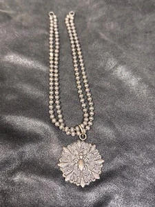 Cadena de bolas de plata esterlina hecha a mano navajo vintage y colgante de escarabajo azteca - Imagen 1 de 8