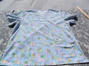 Blue Pink Green Floral & Square Pattern Nursing/Vet Uniform Scrub Top 6763 - Picture 1 of 12
