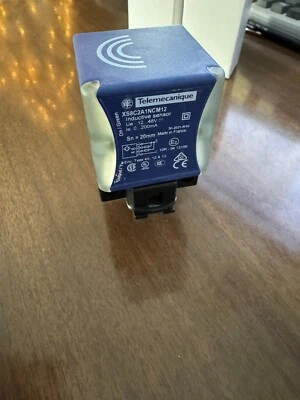 Telemecanique Sensors XS8C2A1NCM12 Inductive Proximity Switch - Image 1 of 3