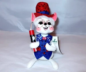 2006 Annalee Patriotic White Mouse Doll 7” Holding Fire Cracker # 204206 Mint - Picture 1 of 5