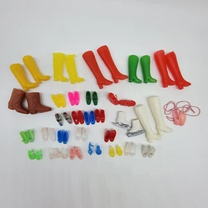 Vintage Barbie Clone Mod Schuhe 29 Paar 60er Jahre Pilgrim Heels Stiefel Hong Kong - Bild 1 von 16
