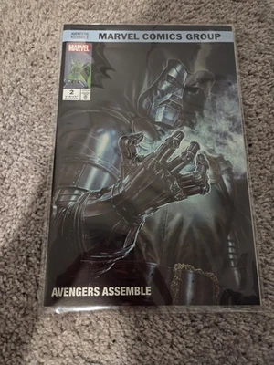 Avengers Assemble #2 - Lee Bermejo Dr Doom - Exclusivo de NYCC Trinity Comics Foto 1 de 4