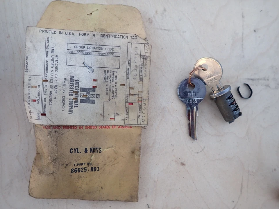 Cerradura y llave de manija de puerta levadiza International Scout 1961-1971 IH 866258R91 como nueva de lote Foto 1 de 3