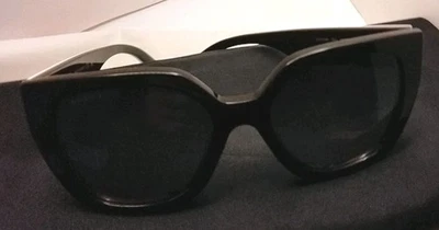 GUCCI GG1300S 004 Sunglass Black And White 55□19 145 Black And White - Image 1 of 4