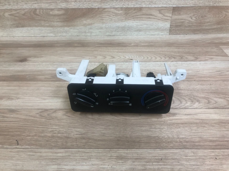 LAND ROVER FREELANDER 原始设备制造商前交流气候控制加热器开关 2004-2005 — 第 1/4 张图片
