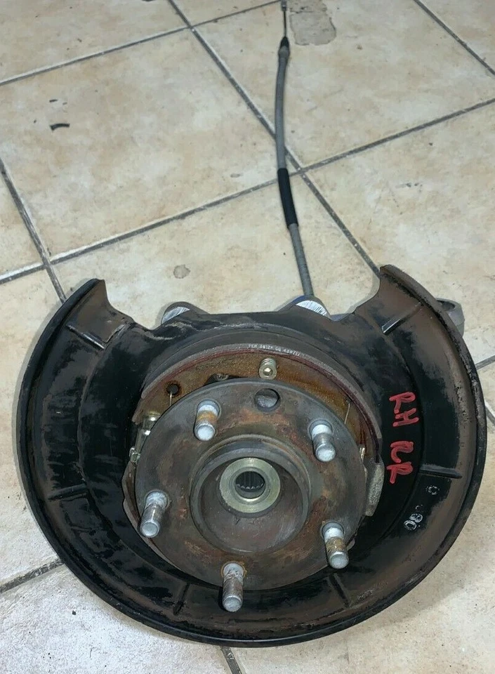 1998 1999 2000 2001 02 2003 JAGUAR XJ8 VANDEN PLAS ПРАВЫЙ ЗАДНИЙ ШПИНДЕЛЬ СТУПИЦА КОЛЕСА - Изображение 1 из 1