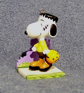 Hallmark - Ornament 2011 - Monströse Verkleidung - QFO5217 - Snoopy - Halloween - Bild 1 von 2