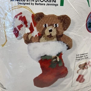 Jingles En Medias Adorno de Navidad Jiffy Needlepoint 5001 Barbara Jennings - Imagen 1 de 4