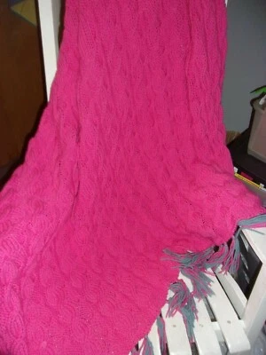MANTA AFAGAN VINTAGE NUEVA HECHA A MANO 81 X 74 ROSA APAGADO PUNTADA CABLE NUNCA USADA Foto 1 de 4