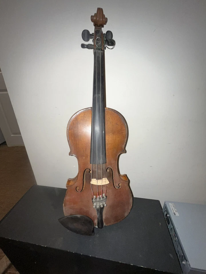 АНТИКВАРНАЯ ПОЛНОРАЗМЕРНАЯ СКРИПКА АНТОНИЯ И ИЕРОНИМУСА AMATI CREMONEN ANDREA F 16 4/4 - Изображение 1 из 4