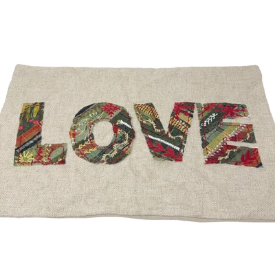Pottery Barn LOVE 拼布假日腰枕套 16 英寸 x 26 英寸圣诞节新品 — 第 1/4 张图片