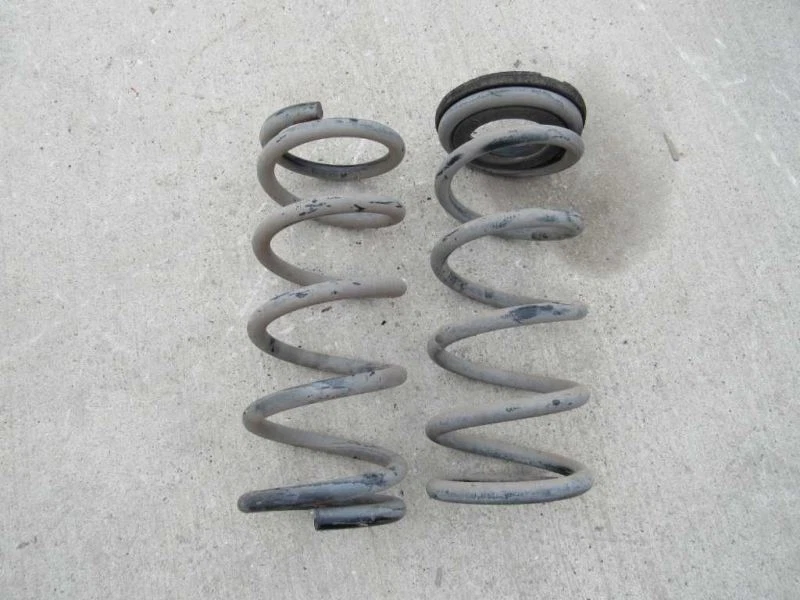 2004-2007 Infiniti QX56 conjunto de mola helicoidal de suspensão traseira para motorista passageiro  - Imagem 1 de 4