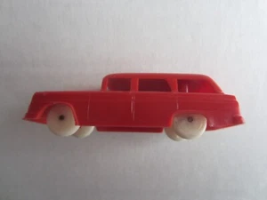 Stampo vintage in plastica F. & F. 3 1/8 pollici rosso Ford Country berlina - Foto 1 di 6