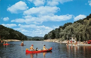 Tarjeta postal Ted Hilton's Most Unique Resort Boating Scene Moodus, CT De colección 1958 - Imagen 1 de 2