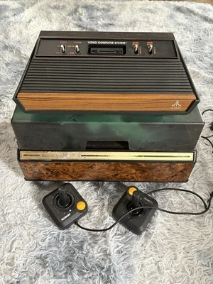 Paquete de consola Atari 2600 Light Sixer +30 juegos y joysticks probados funciona de colección Foto 1 de 4