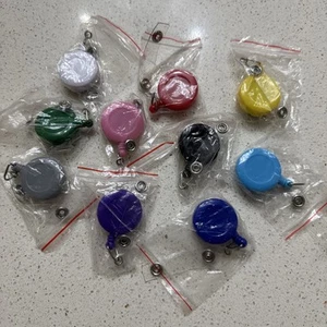 Lote de 10 carretes de insignia coloridos nuevos en caja - Imagen 1 de 2