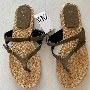 ZARA sandali infradito donna 40 US 9,5 cinturino pelle verde militare plantare rafia - Foto 1 di 7