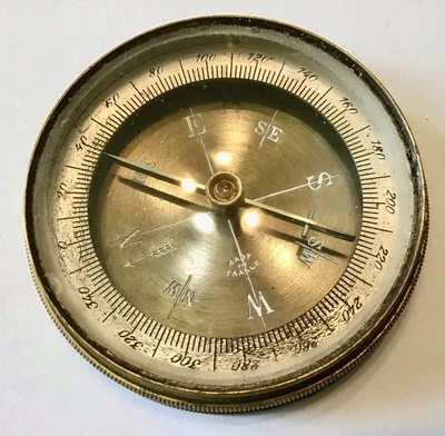 VINTAGE FRENCH BRASS POCKET COMPASS - Imagem 1 de 2
