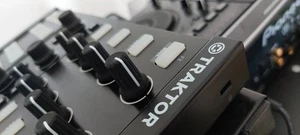 Native Instrument Traktor Kontrol X1 mk2 + Decksaver. MINT. - Picture 1 of 11