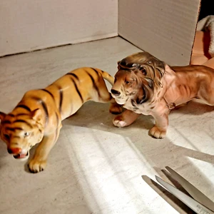 Der Dschungel von, Tieren, Löwen, Tigern 3,5 Zoll groß Hergestellt in Japan. - Bild 1 von 5