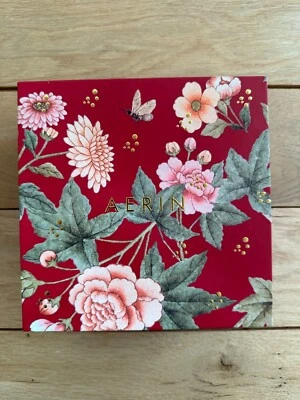 Juego de caja de almizcle violeta y ámbar de cedro Aerin, 1,7 oz cada uno Foto 1 de 4