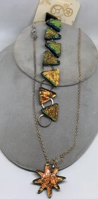 JUEGO DE COLLAR/PULSERA COLGANTE CRISTAL DICROICO NARANJA/VERDE/ORO NUEVO CON ETIQUETAS Foto 1 de 4