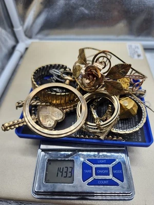 Lote de recuperación de chatarra bisel y correas de reloj de joyería RGP relleno de oro de 143,3 gramos Foto 1 de 4