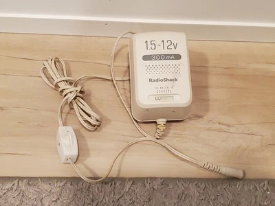 Adaptador de CA RadioShack Vintage Modelo 273-1662A, 1.5-12V 300 mA Cable de Alimentación Blanco Foto 1 de 4