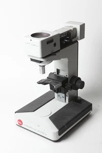 Base de microscopio Leitz Laborlux 12 ME S con iluminador vertical - Se vende para piezas - Imagen 1 de 11