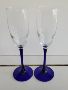 2 LUMINARC KLARGLAS SEKTFLÖTEN KOBALTBLAUER STIEL 8,75 ZOLL FASST 6 UNZEN - Bild 1 von 6