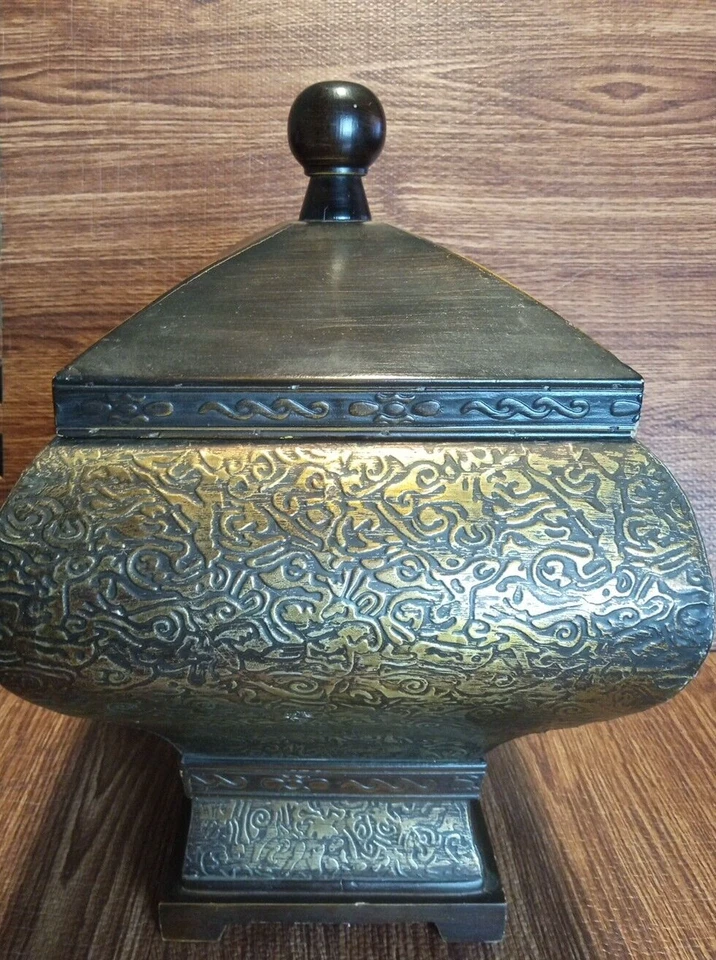 Caja Cubierta Decorativa de Mesa y Tapa Extraíble Cubierta de Madera con Latón Laminado Foto 1 de 4