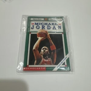 1991 Scholastic Sport Shots Michael Jordan Mini Book #18 - Bild 1 von 2