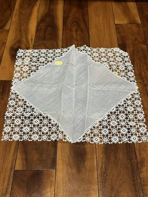 Pañuelo vintage de ganchillo de lino blanco hecho en Austria  Foto 1 de 3