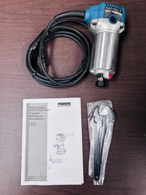 Router compacto con cable Makita RT0701C 6,5A 1-1/4 HP Foto 1 de 4