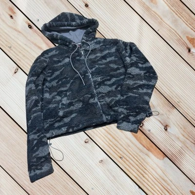 Chaqueta corta polar Dickies X Dolls Kill M camuflaje Sherpa $70 venta al por menor  Foto 1 de 4