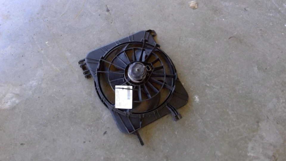 Radiator Fan Motor Fan Assembly 24mm Core Thickness Fits 95-04 CAVALIER 652737 - Image 1 of 1