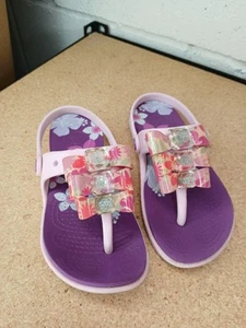 SANDALIAS CHANCLAS CROCS NIÑAS JÓVENES FLORES FLORALES ZAPATOS DE PLAYA TALLA C12/13 - Imagen 1 de 8