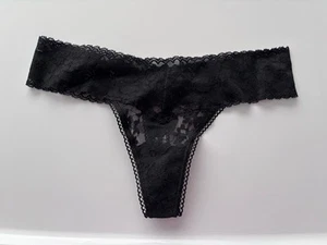 Victoria's Secret Mutandine Perizoma Floreale in Pizzo Nero Taglia S - Foto 1 di 6