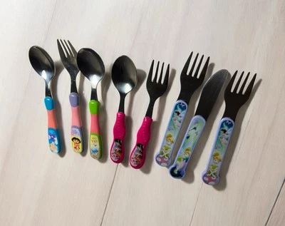 Cubiertos de acero inoxidable para niños pequeños Disney y Zac Foto 1 de 4