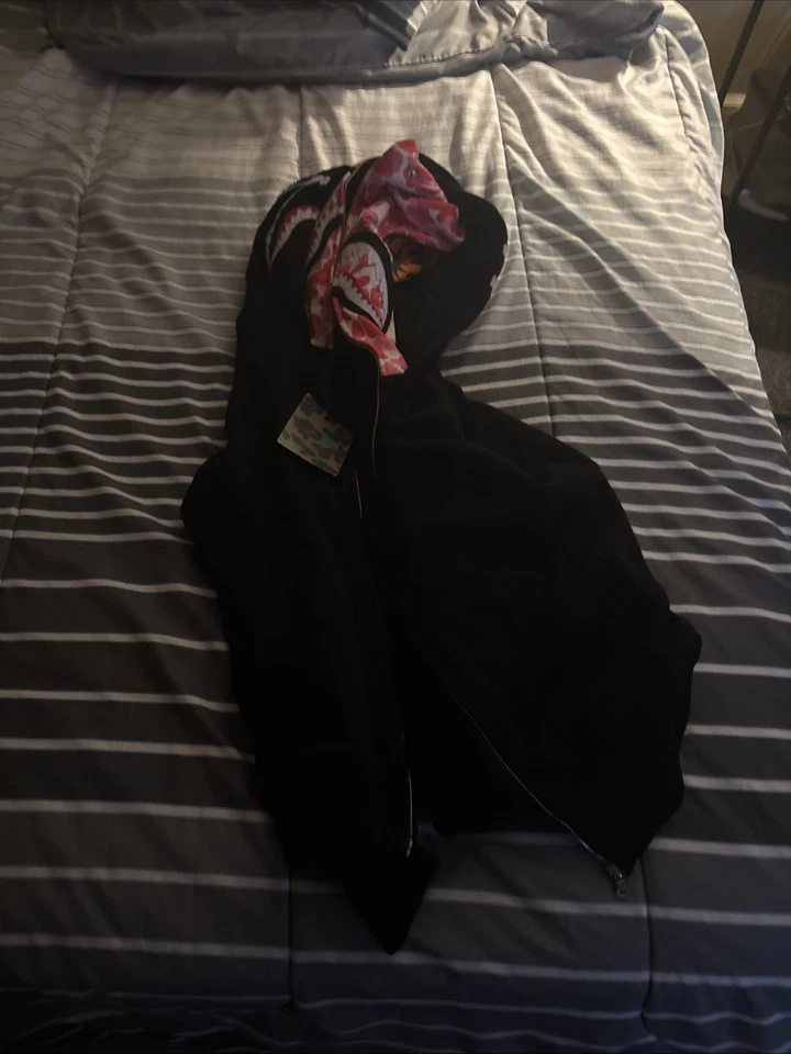 Auténtica sudadera con capucha Bape Shark - icónica declaración de ropa de calle Foto 1 de 3