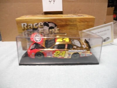 NASCAR DE ACCIÓN 1/24 #24 Jeff Gordon Dupont (llamas) cromo dorado Foto 1 de 3