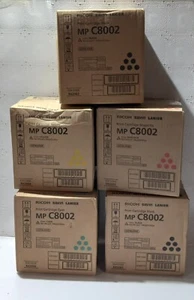 SET-5 NEU VERSIEGELT RICOH MP C8002 1X MAGENTA, 2X SCHWARZ, 1X GELB, 1X CYAN TONER - Bild 1 von 6