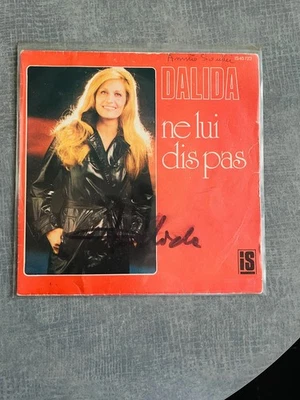 Dalida  : 45 trs vinyle (Ne lui dis pas) Dédicacée - Image 1 of 2
