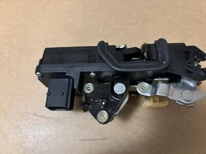 FRONT RIGHT POWER DOOR LOCK ACTUATOR fits CHEVROLET EQUINOX LTZ 2005 - 2009 - Picture 1 of 3
