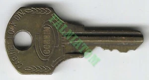 Llave plana vintage con cerradura de gabinete Corbin - "CAT167" - aproximadamente 1,5" de largo - Imagen 1 de 2