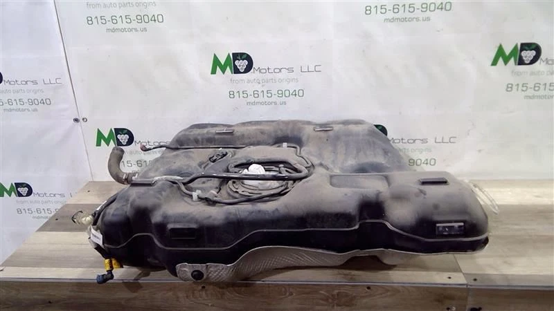 2019-2022 CHEVROLET MALIBU FILLER FUEL TANK RESERVOIR W/PUMP OEM 84760123  - Image 1 of 4